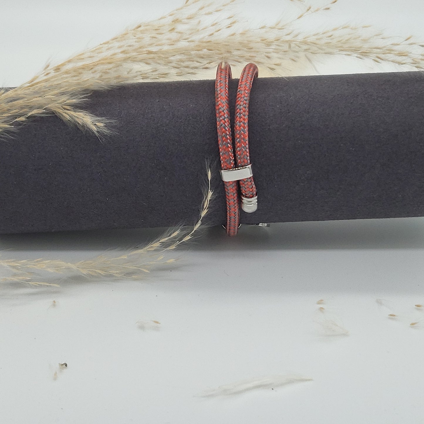 AQUA BEACH RECYCLED PLASTIC BRACELET SIZE ADJUSTABLE-RED AND GREY