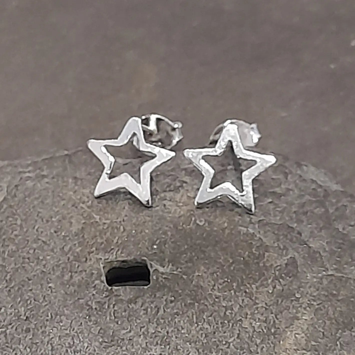 9mm Outline Star Stud Earrings