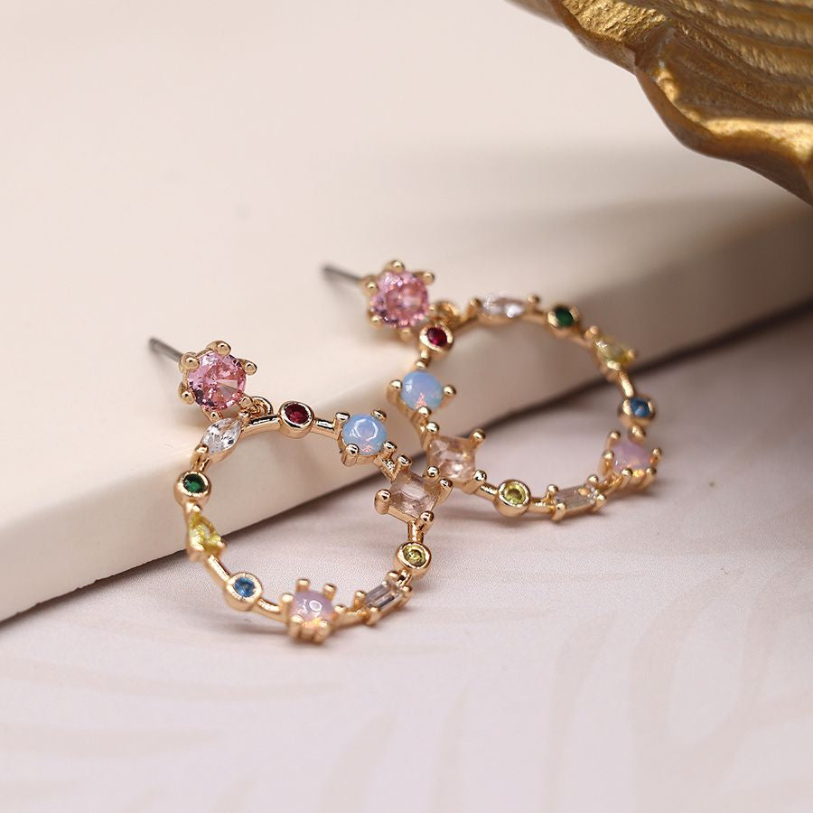 Golden decorative circle earrings with mixed crystals