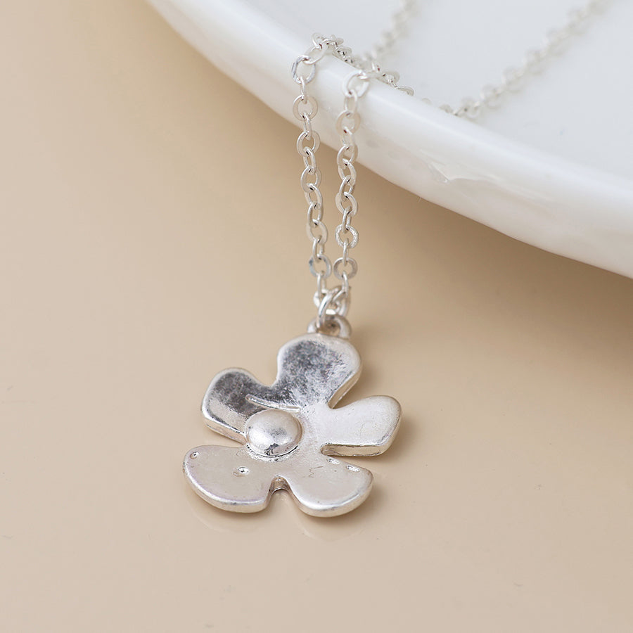 Silver plated retro flower necklace