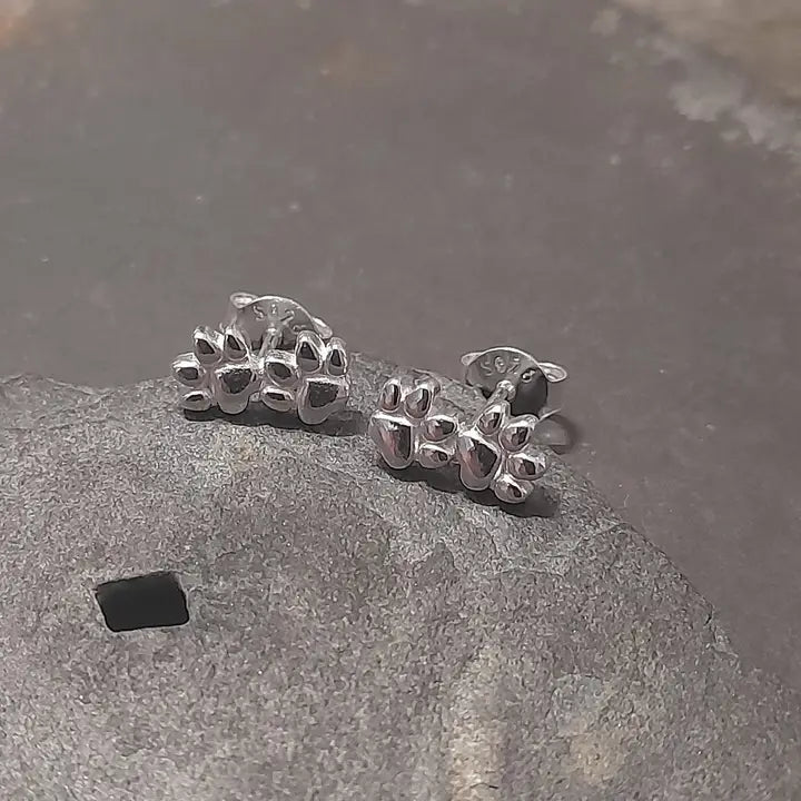 Silver Dogs Paw Print Sud earrings