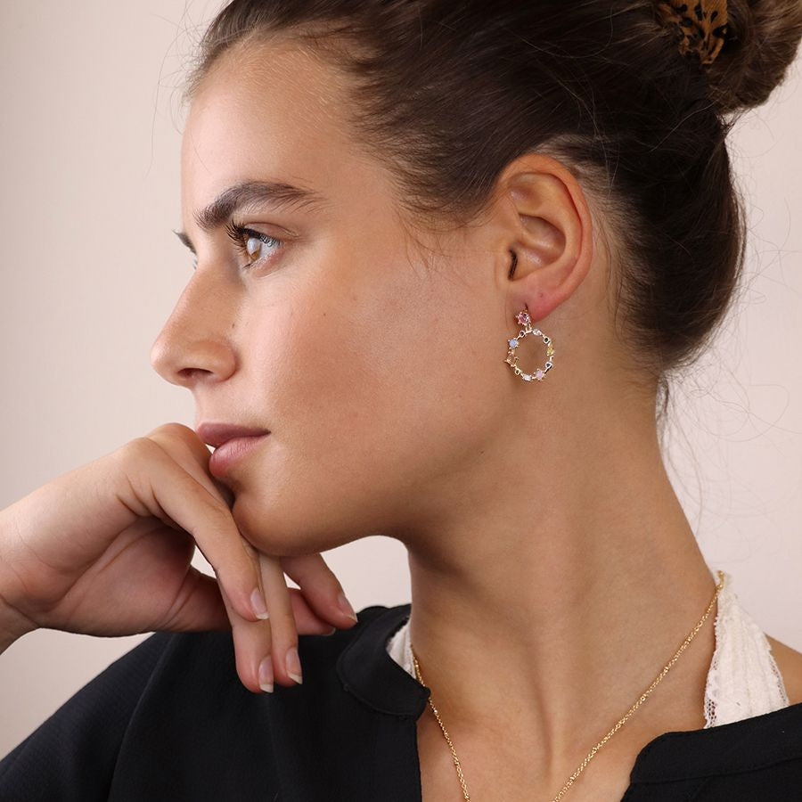 Golden decorative circle earrings with mixed crystals