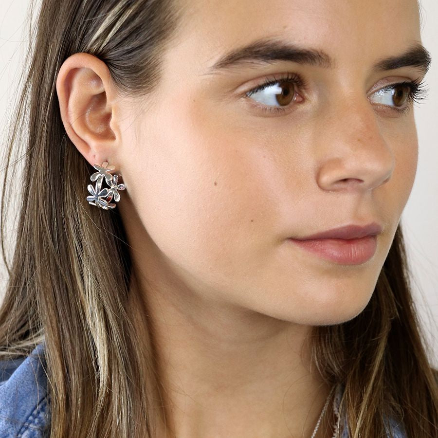 Silver plated simple daisy chain hoop earrings