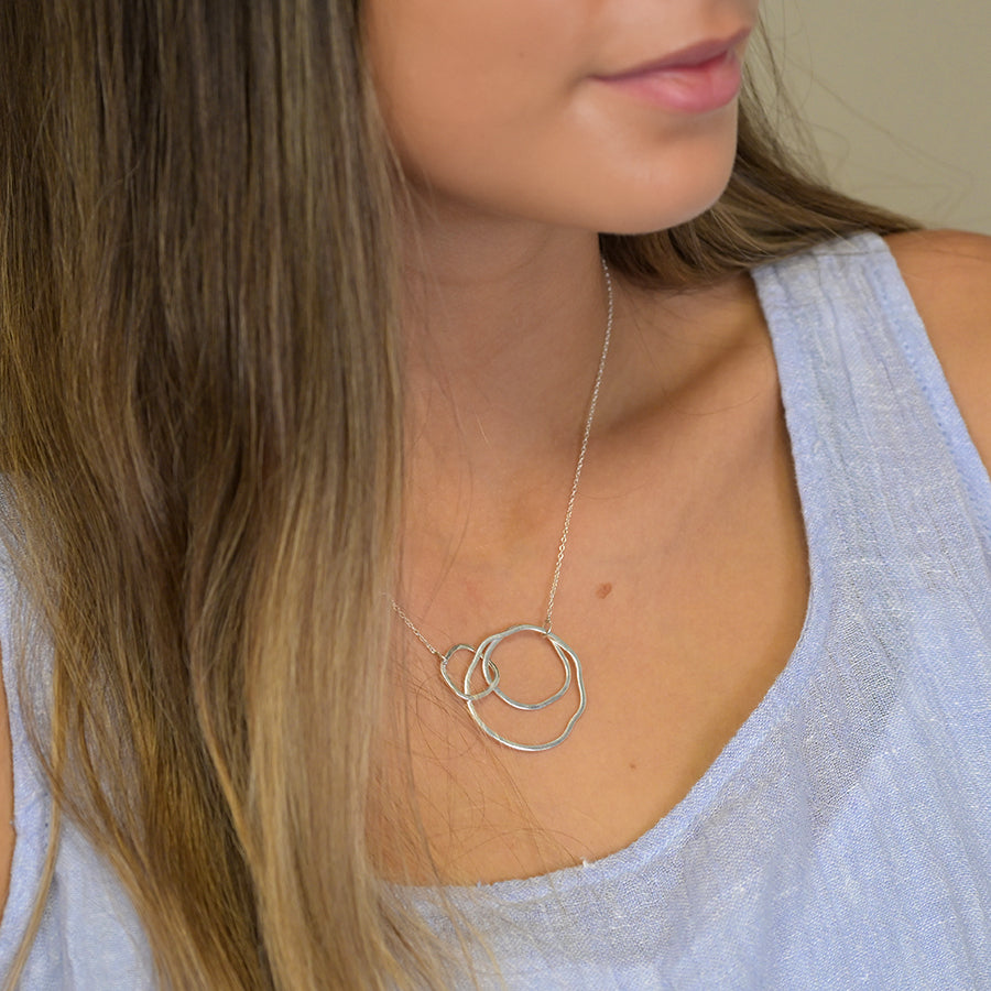 Sterling silver linked hoops necklace